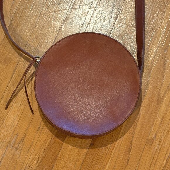Madewell Handbags - Madewell // The Circle Crossbody Bag in English Saddle (brown leather)